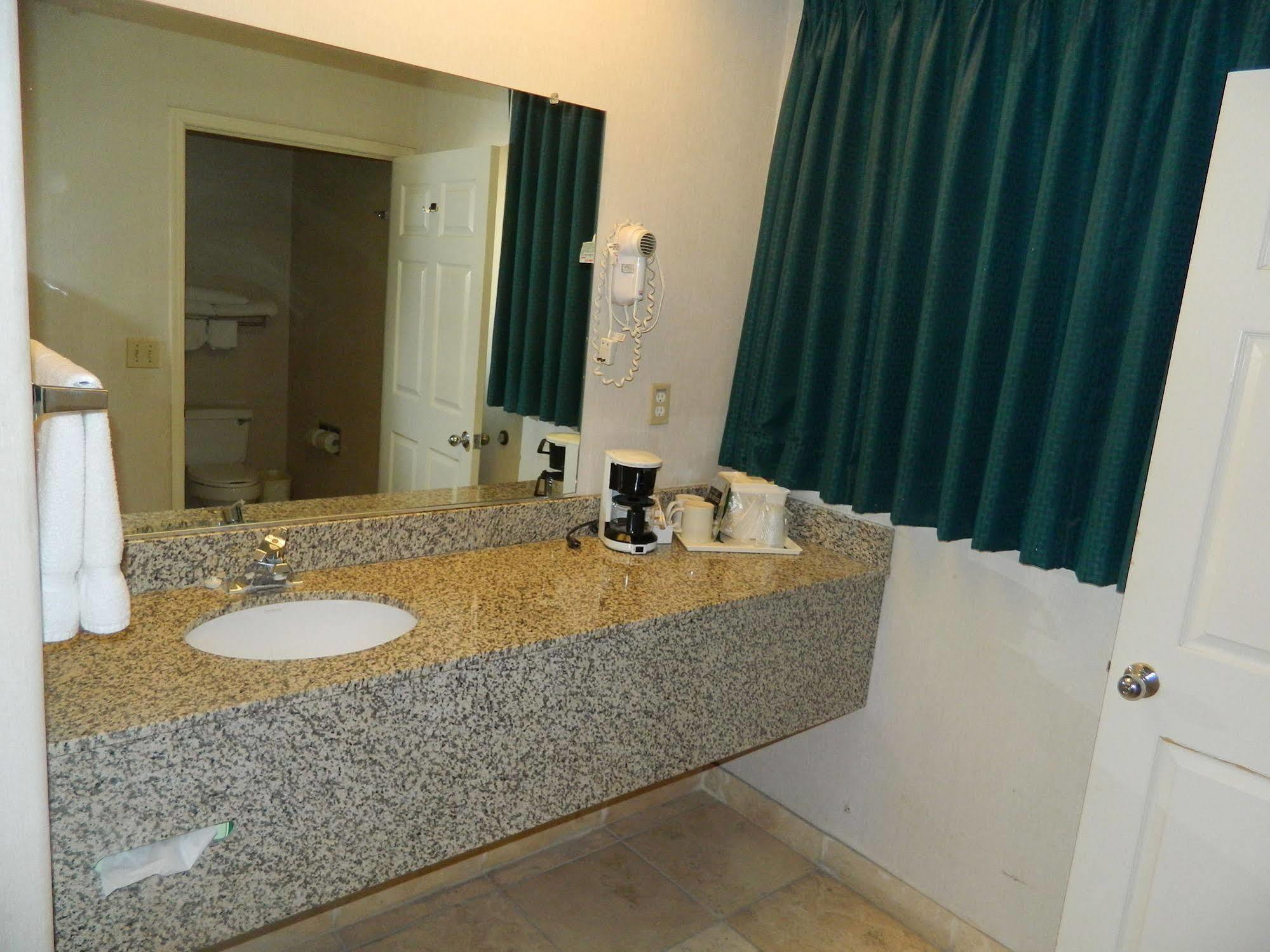 בליית' Capital Suites מראה חיצוני תמונה